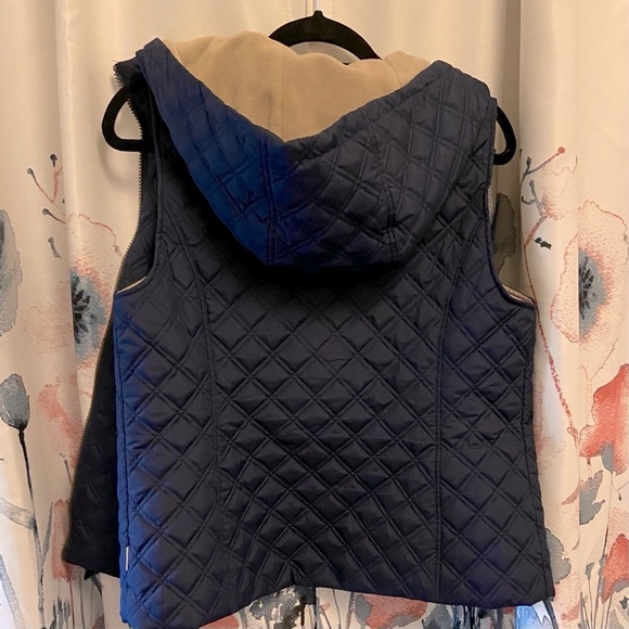 GH Bass co. fleece hooded vest, zipper closure - Picture 4 of 5